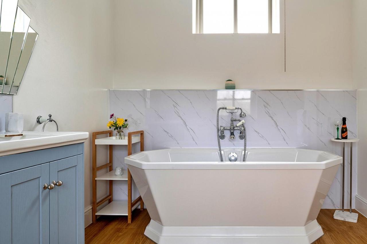 Finest Retreats - Moelis Granary - Luxury Cottage With Hot Tub Llandrillo Buitenkant foto