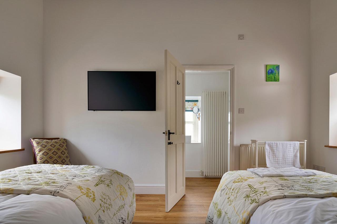 Finest Retreats - Moelis Granary - Luxury Cottage With Hot Tub Llandrillo Buitenkant foto