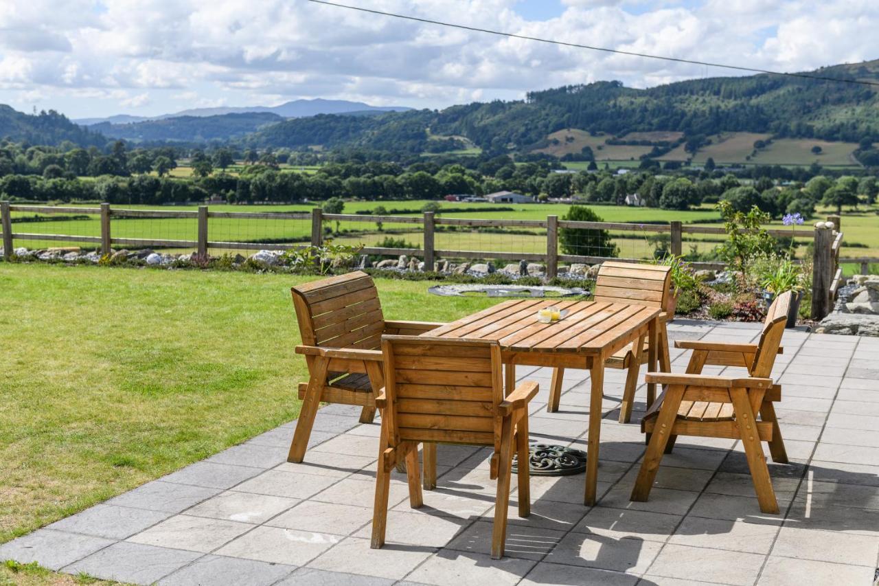 Finest Retreats - Moelis Granary - Luxury Cottage With Hot Tub Llandrillo Buitenkant foto